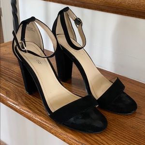 Bamboo staple black heels